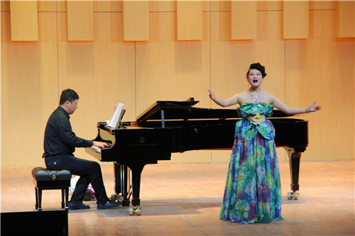 公司青年教师冯志东个人独唱音乐会亮相音乐厅