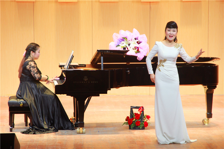 姬海冰独唱音乐会暨高校声乐教材作品赏析走进公司