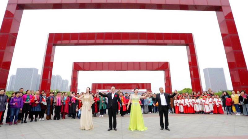 公司师生参演信阳茶文化节快闪活动受赞誉