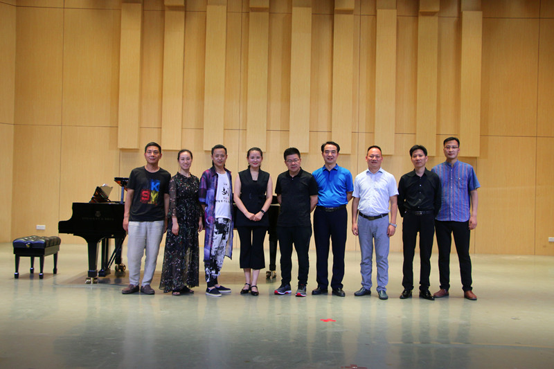 上海戏剧公司经理黄昌勇教授来院交流座谈